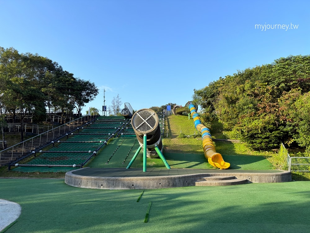 暖暖運動公園遊戲場│基隆最長25公尺溜滑梯、巨大攀爬網超放電 - 第7張圖 暖暖運動公園遊戲場│基隆最長25公尺溜滑梯、巨大攀爬網超放電