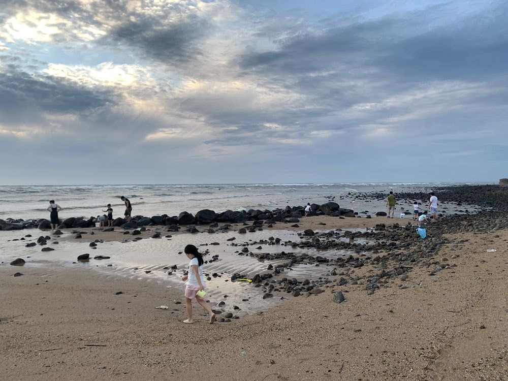 淡水屯山小枋│六塊厝漁港海景咖啡廳,遊戲室,提供挖沙工具能玩水 - 第23張圖