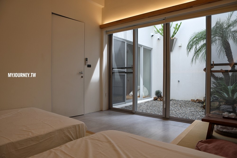 Plant House 65