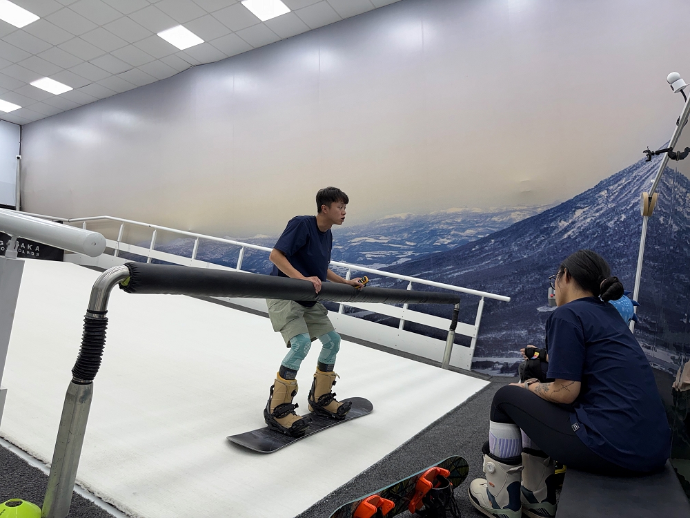 高雄王子室內滑雪學校│模擬機、纜車，專業教練解鎖親子滑雪夢想