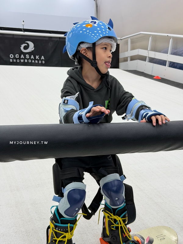 高雄王子室內滑雪學校│模擬機、纜車，專業教練解鎖親子滑雪夢想