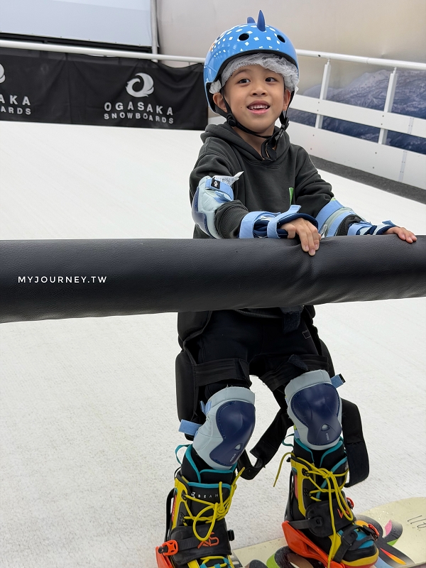 高雄王子室內滑雪學校│模擬機、纜車，專業教練解鎖親子滑雪夢想