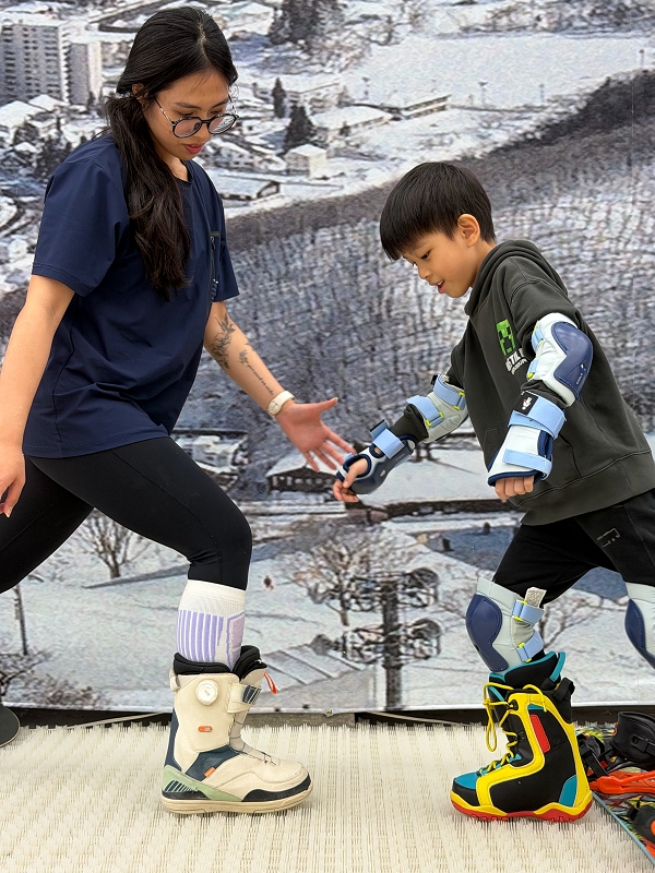 高雄王子室內滑雪學校│模擬機、纜車，專業教練解鎖親子滑雪夢想