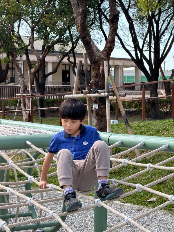 九如巴轆公園│菸塔溜滑梯＋滑軌，急速滑行體驗，屏東最新景點