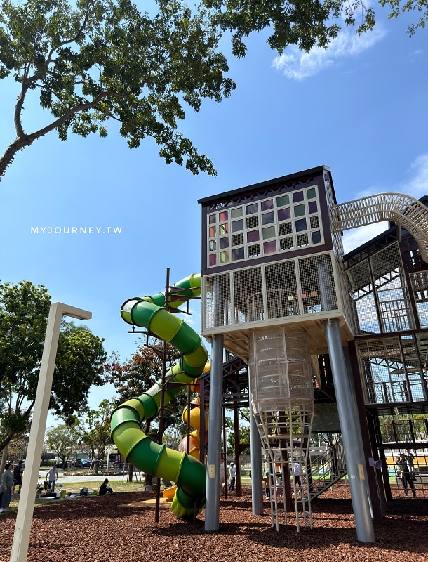 九如巴轆公園│菸塔溜滑梯＋滑軌，急速滑行體驗，屏東最新景點