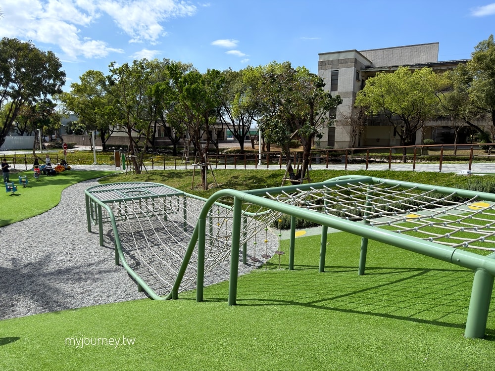 九如巴轆公園│菸塔溜滑梯＋滑軌，急速滑行體驗，屏東最新景點