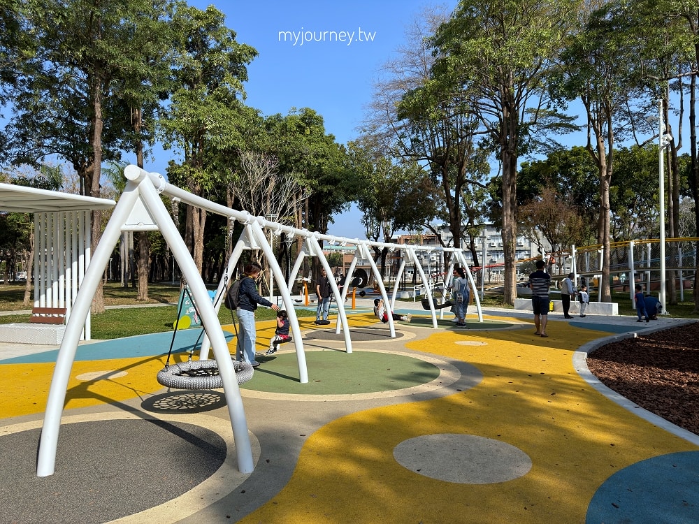 後勁公園│森林熊城堡，9大遊戲區+30項設施，高雄最新親子景點