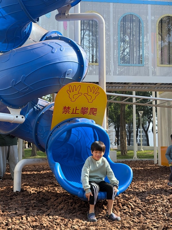 後勁公園│森林熊城堡，9大遊戲區+30項設施，高雄最新親子景點