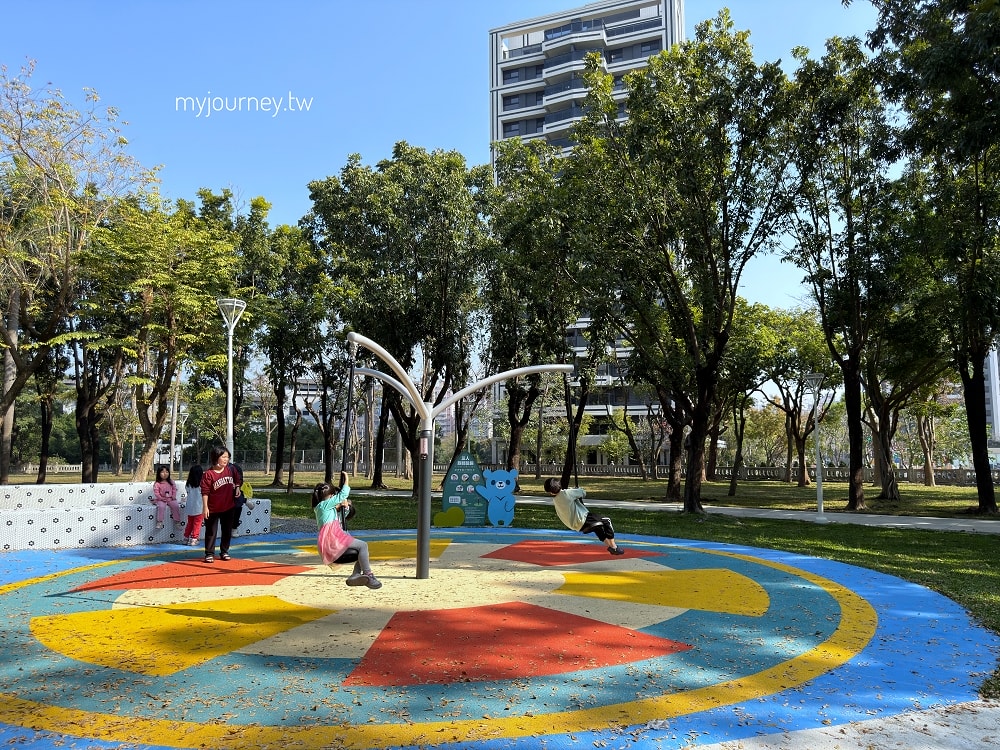 後勁公園│森林熊城堡，9大遊戲區+30項設施，高雄最新親子景點