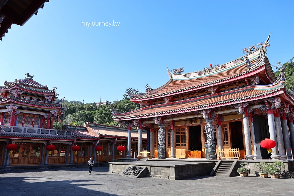 北投行天宮落羽松｜圖書館旁的緋紅庭園，落羽松貼臉，簡直韓劇場景