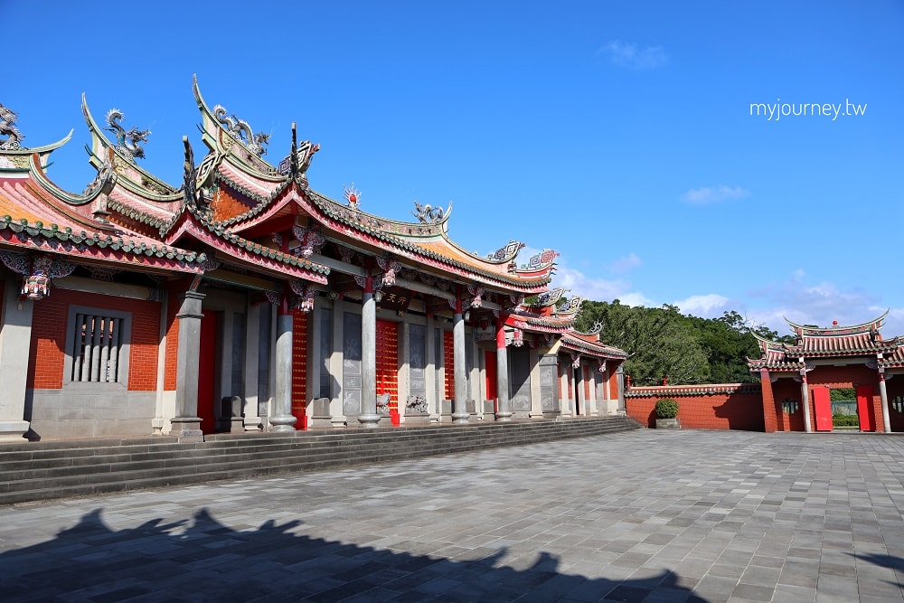 北投行天宮落羽松｜圖書館旁的緋紅庭園，落羽松貼臉，簡直韓劇場景