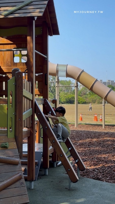 高雄都會公園│時間之鳥遊戲場+野餐大草皮,最適合幼兒的森林公園 - 第14張圖 高雄都會公園│時間之鳥遊戲場+野餐大草皮,最適合幼兒的森林公園