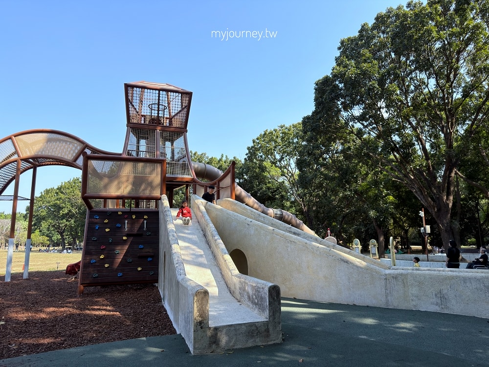 高雄都會公園│時間之鳥遊戲場+野餐大草皮,最適合幼兒的森林公園 - 第8張圖 高雄都會公園│時間之鳥遊戲場+野餐大草皮,最適合幼兒的森林公園