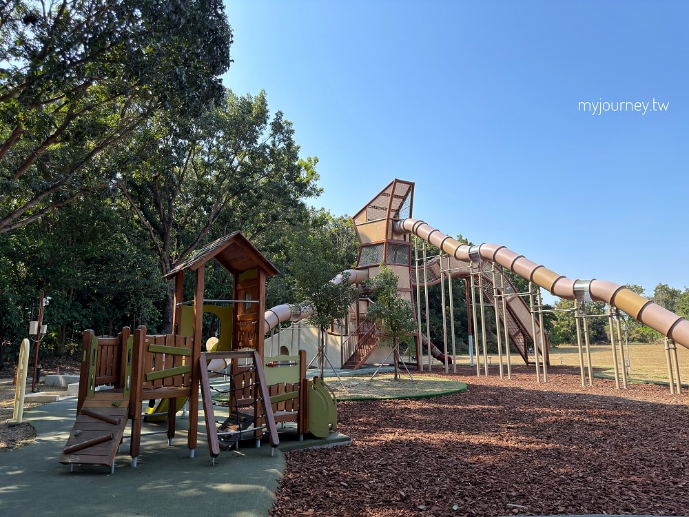 高雄都會公園│時間之鳥遊戲場+野餐大草皮,最適合幼兒的森林公園 - 第13張圖 高雄都會公園│時間之鳥遊戲場+野餐大草皮,最適合幼兒的森林公園