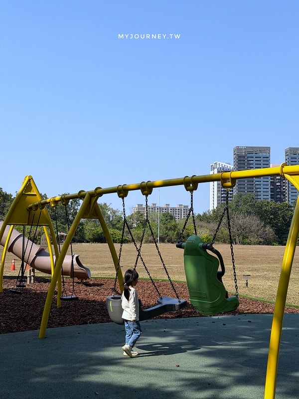 高雄都會公園│時間之鳥遊戲場+野餐大草皮,最適合幼兒的森林公園 - 第10張圖 高雄都會公園│時間之鳥遊戲場+野餐大草皮,最適合幼兒的森林公園