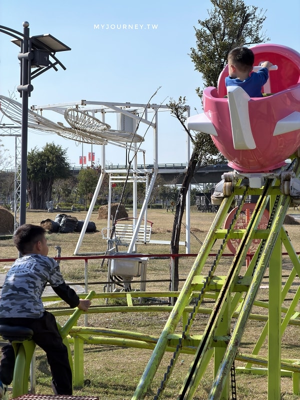 【潮州鐵道園區】坑爹飛車親子必玩+看火車+餵羊餵豬，戶外室內都能玩
