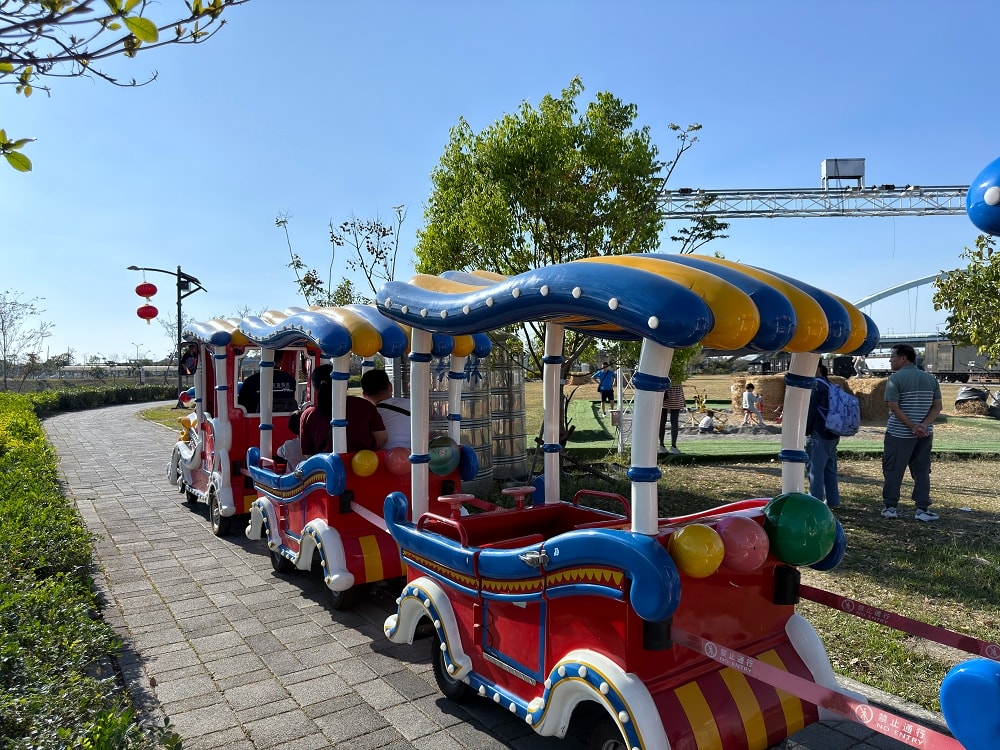 【潮州鐵道園區】坑爹飛車親子必玩+看火車+餵羊餵豬，戶外室內都能玩