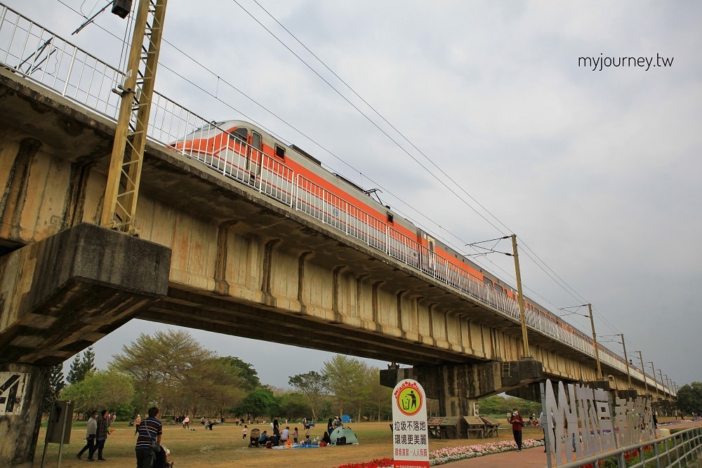 高雄高屏溪舊鐵橋│百年舊鐵橋天空步道,近距離看火車快飛 - 第2張圖 高雄高屏溪舊鐵橋│百年舊鐵橋天空步道,近距離看火車快飛