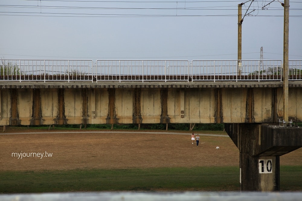 高雄高屏溪舊鐵橋│百年舊鐵橋天空步道,近距離看火車快飛 - 第14張圖 高雄高屏溪舊鐵橋│百年舊鐵橋天空步道,近距離看火車快飛