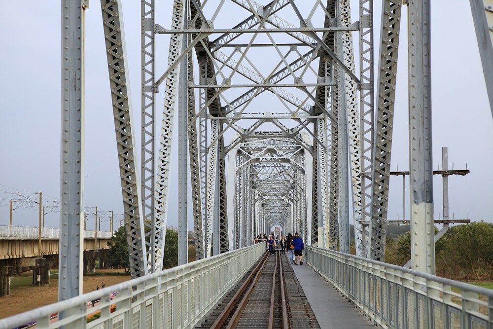 高雄高屏溪舊鐵橋│百年舊鐵橋天空步道,近距離看火車快飛 - 第8張圖 高雄高屏溪舊鐵橋│百年舊鐵橋天空步道,近距離看火車快飛