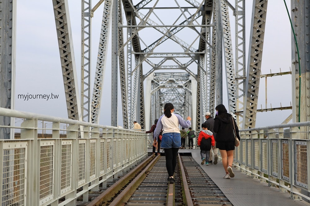 高雄高屏溪舊鐵橋│百年舊鐵橋天空步道,近距離看火車快飛 - 第6張圖 高雄高屏溪舊鐵橋│百年舊鐵橋天空步道,近距離看火車快飛