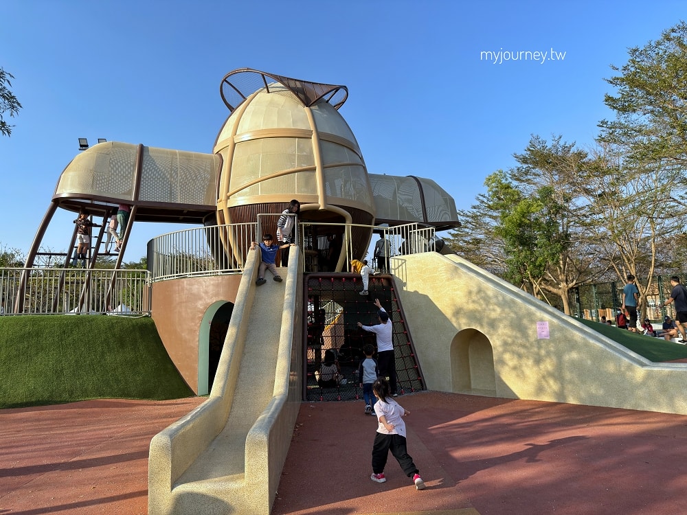 新埤貓頭鷹公園│8公尺貓頭鷹遊戲塔，動物列車，屏東最新景點