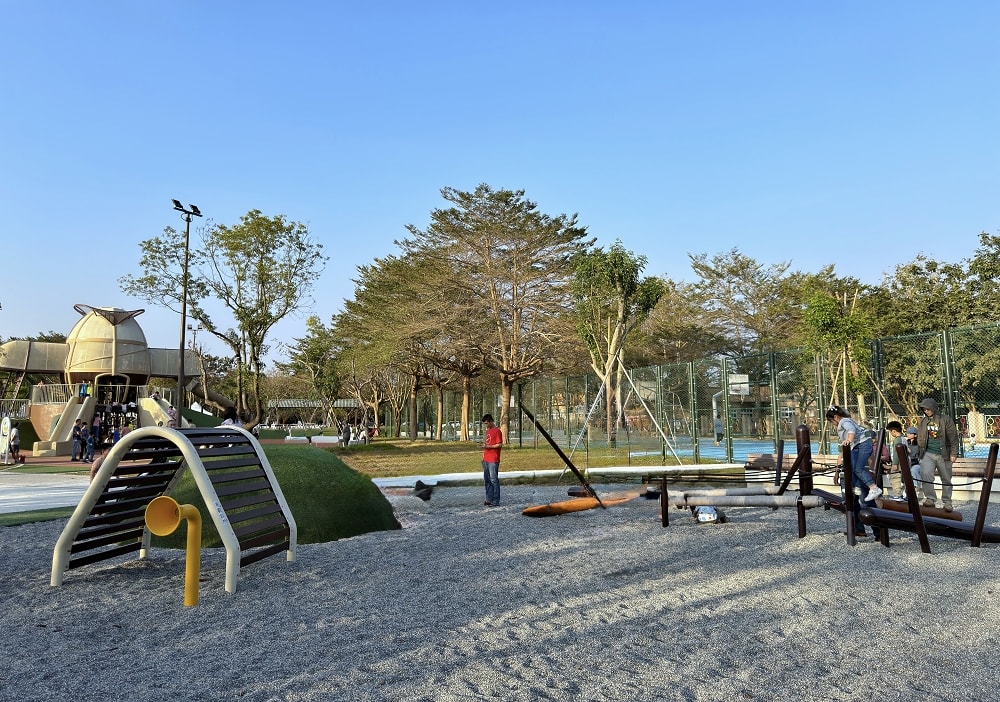 新埤貓頭鷹公園│8公尺貓頭鷹遊戲塔，動物列車，屏東最新景點