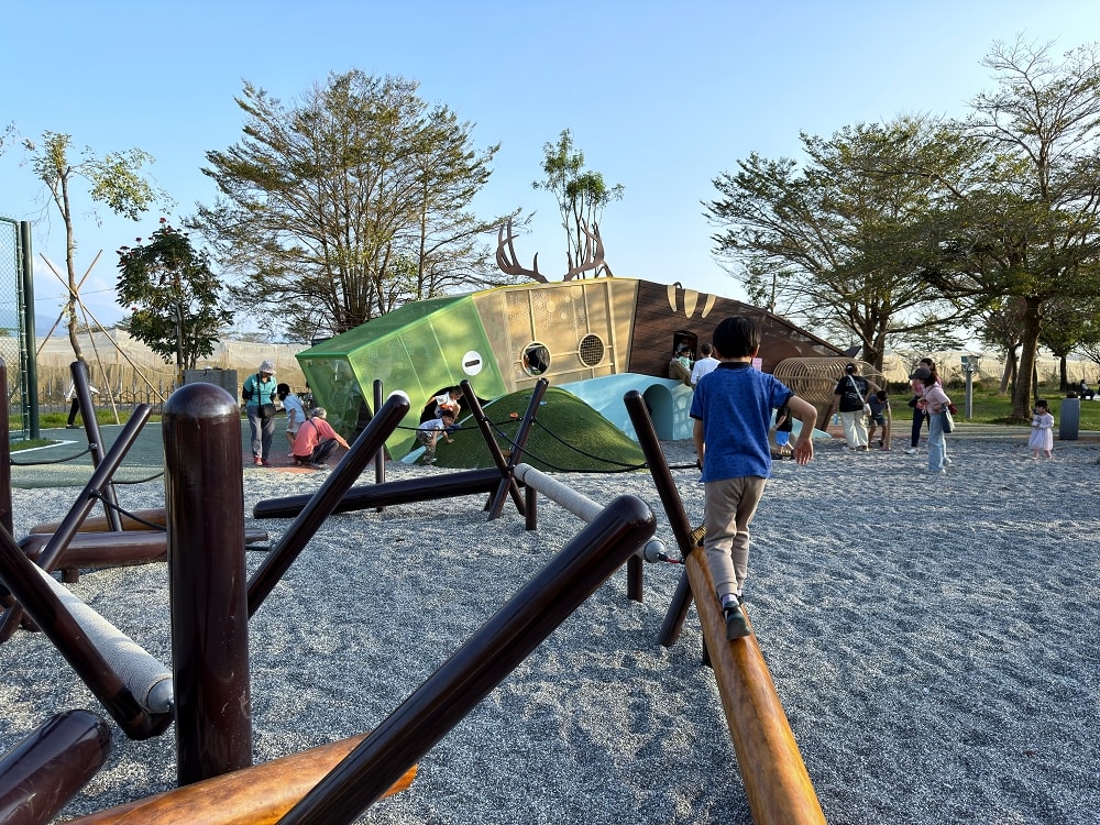 新埤貓頭鷹公園│8公尺貓頭鷹遊戲塔，動物列車，屏東最新景點