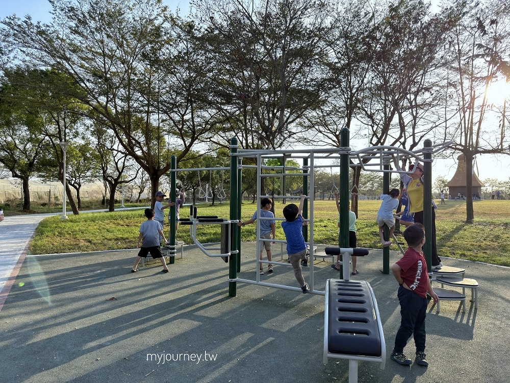 新埤貓頭鷹公園│8公尺貓頭鷹遊戲塔，動物列車，屏東最新景點