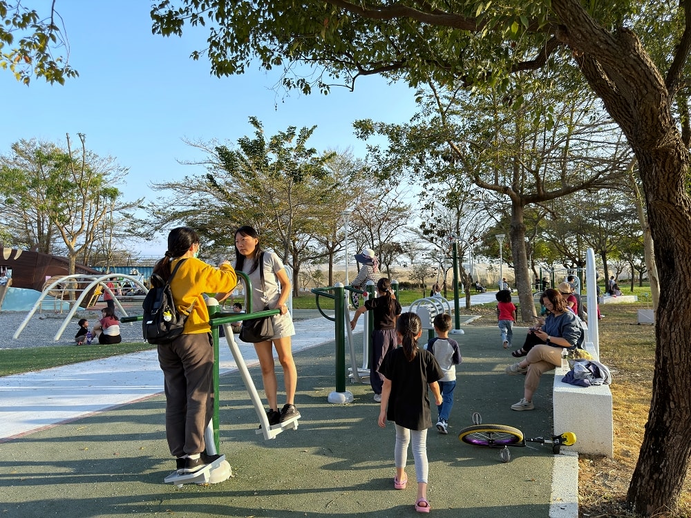 新埤貓頭鷹公園│8公尺貓頭鷹遊戲塔，動物列車，屏東最新景點