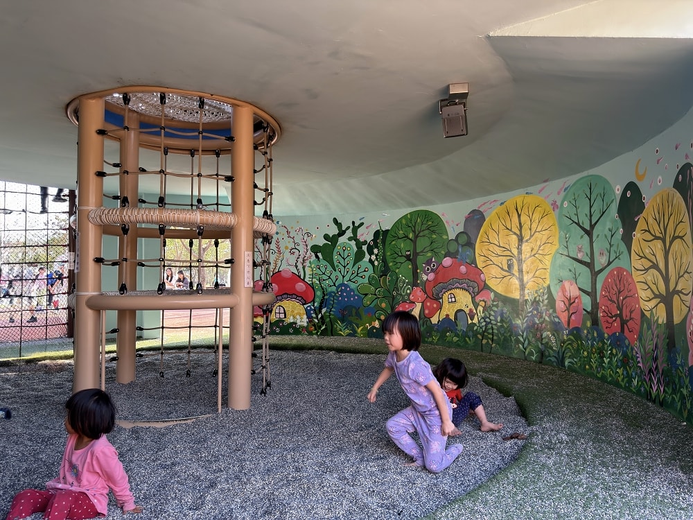 新埤貓頭鷹公園│8公尺貓頭鷹遊戲塔，動物列車，屏東最新景點