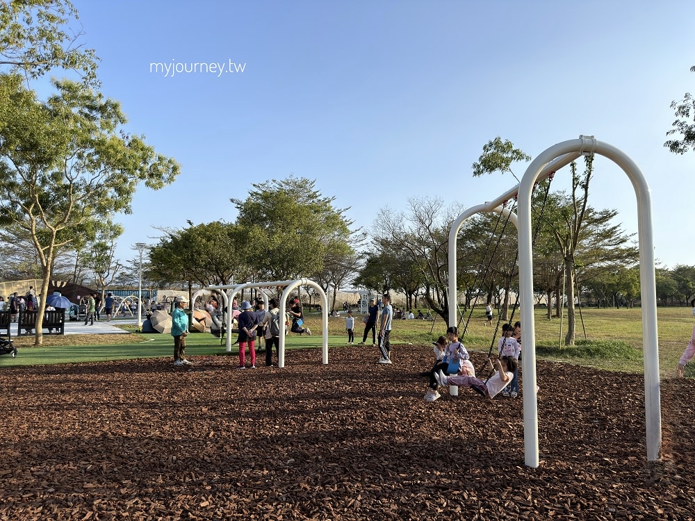 新埤貓頭鷹公園│8公尺貓頭鷹遊戲塔，動物列車，屏東最新景點