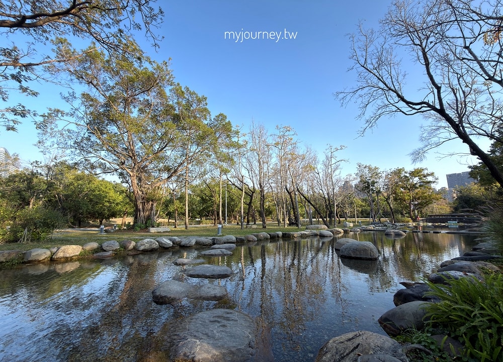 內惟森林親水河道│內惟迷霧森林,高雄美術館夢幻玩水景點 - 第3張圖 內惟森林親水河道│內惟迷霧森林,高雄美術館夢幻玩水景點