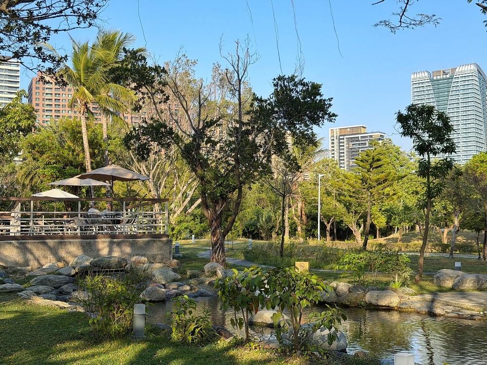 內惟森林親水河道│內惟迷霧森林,高雄美術館夢幻玩水景點 - 第15張圖 內惟森林親水河道│內惟迷霧森林,高雄美術館夢幻玩水景點