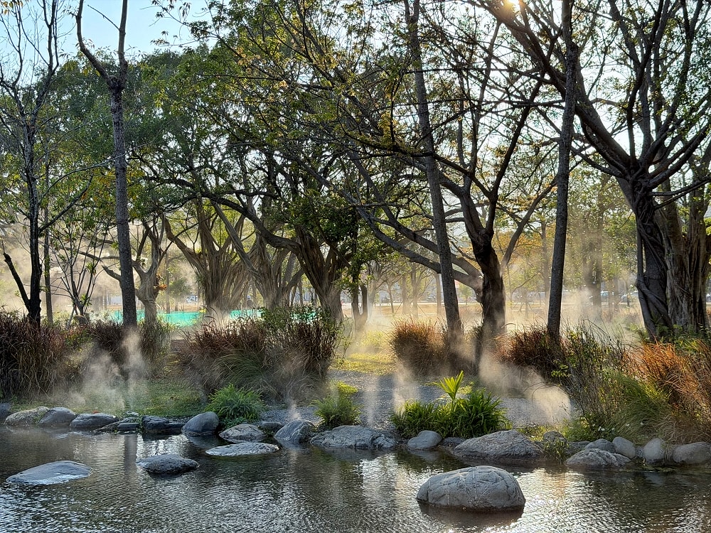 內惟森林親水河道│內惟迷霧森林,高雄美術館夢幻玩水景點 - 第17張圖 內惟森林親水河道│內惟迷霧森林,高雄美術館夢幻玩水景點