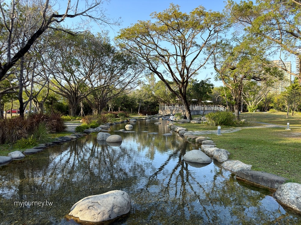內惟森林親水河道│內惟迷霧森林,高雄美術館夢幻玩水景點 - 第6張圖 內惟森林親水河道│內惟迷霧森林,高雄美術館夢幻玩水景點