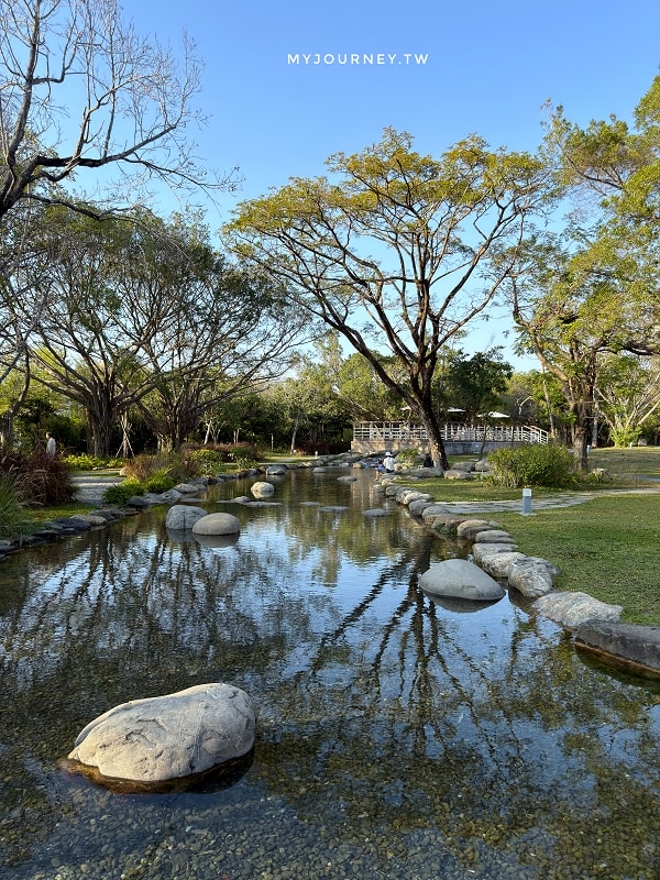 內惟森林親水河道│內惟迷霧森林,高雄美術館夢幻玩水景點 - 第5張圖 內惟森林親水河道│內惟迷霧森林,高雄美術館夢幻玩水景點