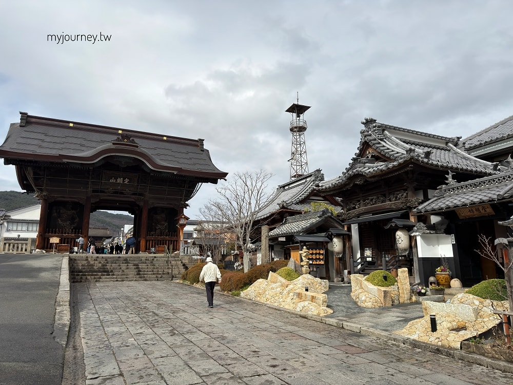 長野善光寺│交通×門票×美食推薦，免費試喝清酒邊賞櫻