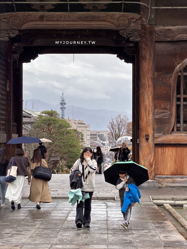 長野善光寺│交通×門票×美食推薦，免費試喝清酒邊賞櫻