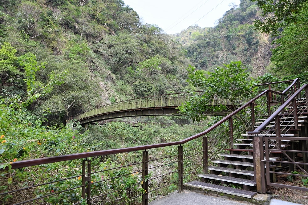 嘉義觀音瀑布│接駁車或步行？一小時輕鬆看瀑布的親子步道