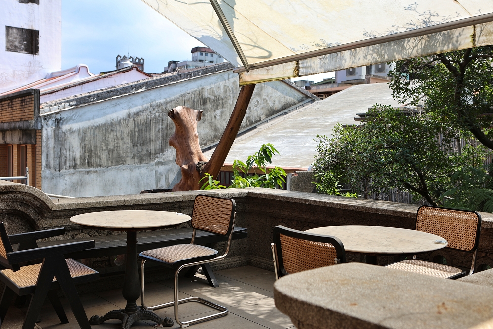 【AKA cafe】大稻埕咖啡廳，迪化街百年老宅，內建攝影棚的台北秘境咖啡廳